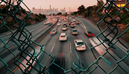 “原来是这样”——看完我沉默了：乙方在出租屋反转，原因居然是真相